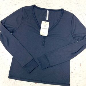 NWT Fabletics Vneck waffle Henley